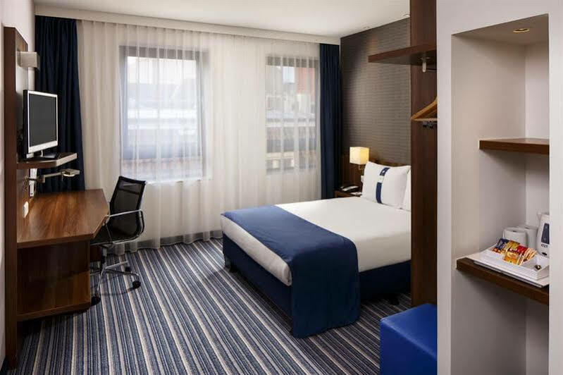 Holiday Inn Express Amsterdam - Schiphol, An Ihg Hotel Hoofddorp Ngoại thất bức ảnh